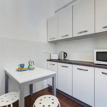 Bright And Modern 2 Bed Flat In Prati Rom